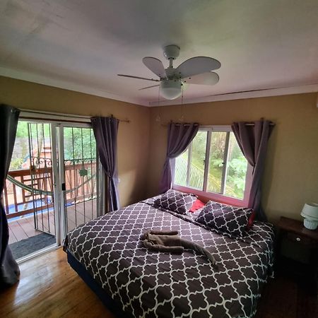 Roatan Backpackers' Hostel Sandy Bay ภายนอก รูปภาพ