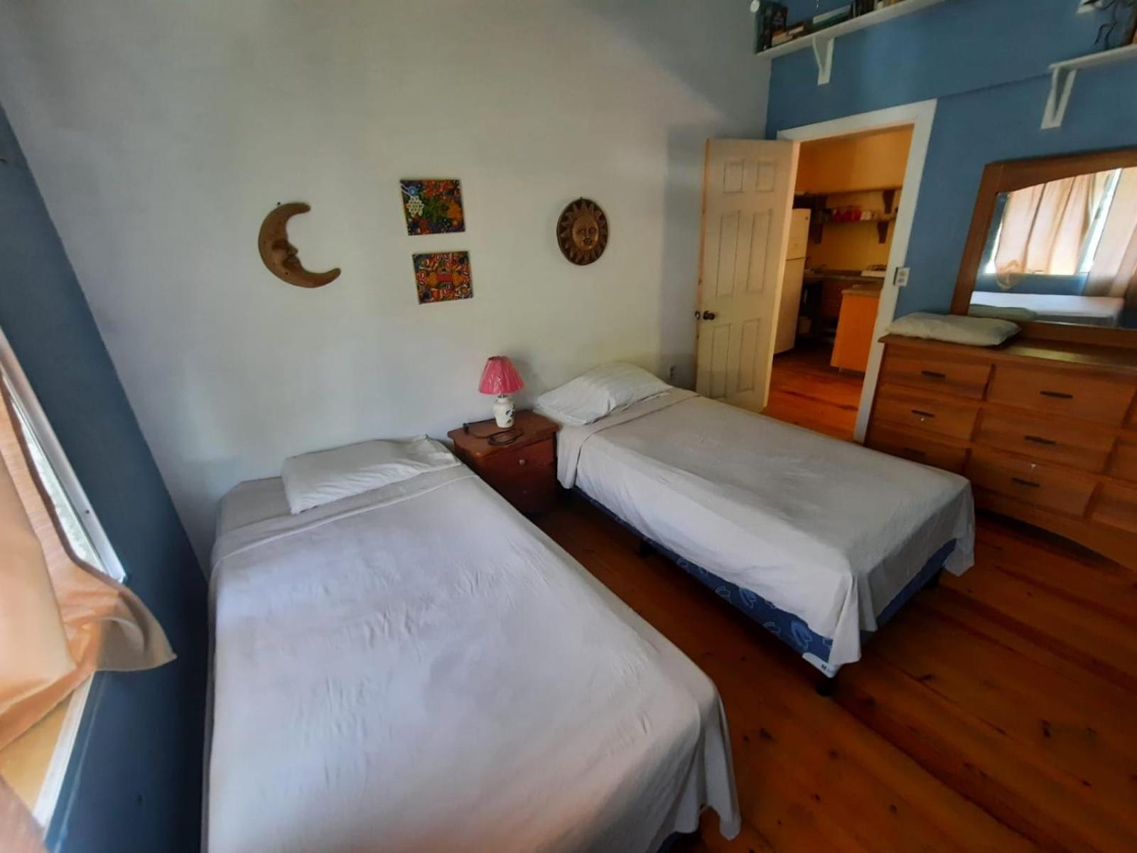 Roatan Backpackers' Hostel Sandy Bay ภายนอก รูปภาพ