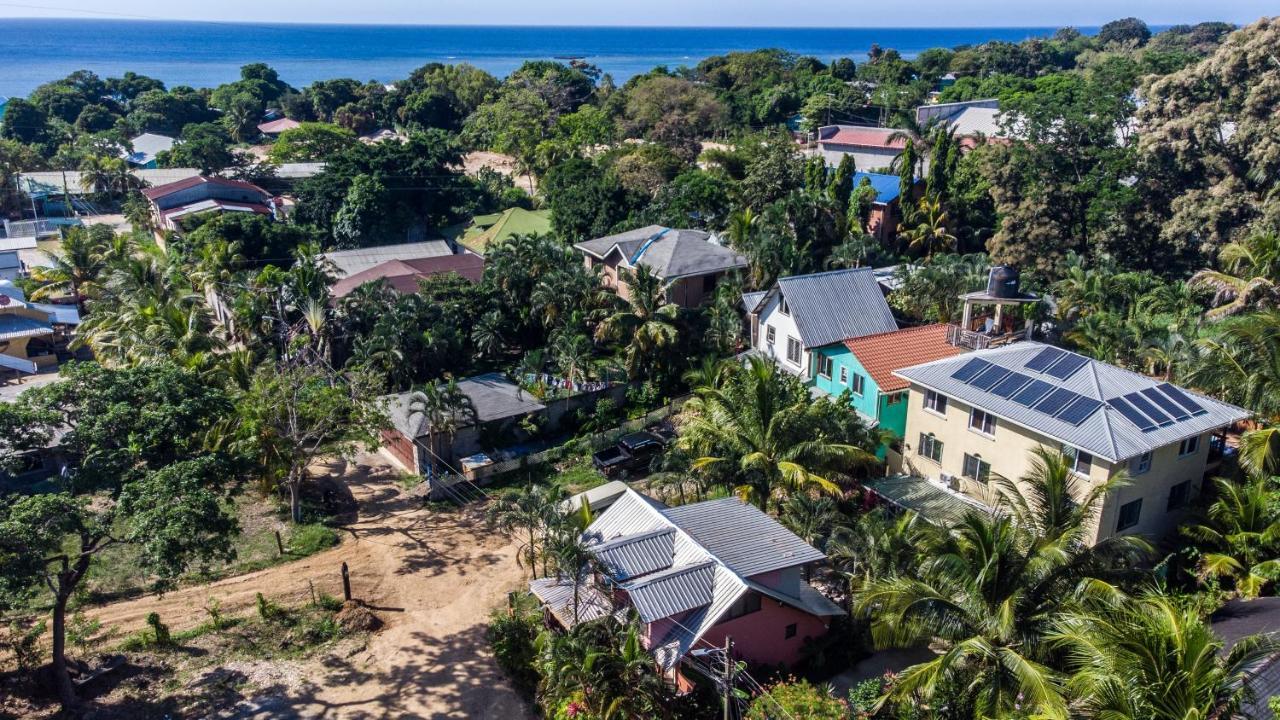 Roatan Backpackers' Hostel Sandy Bay ภายนอก รูปภาพ