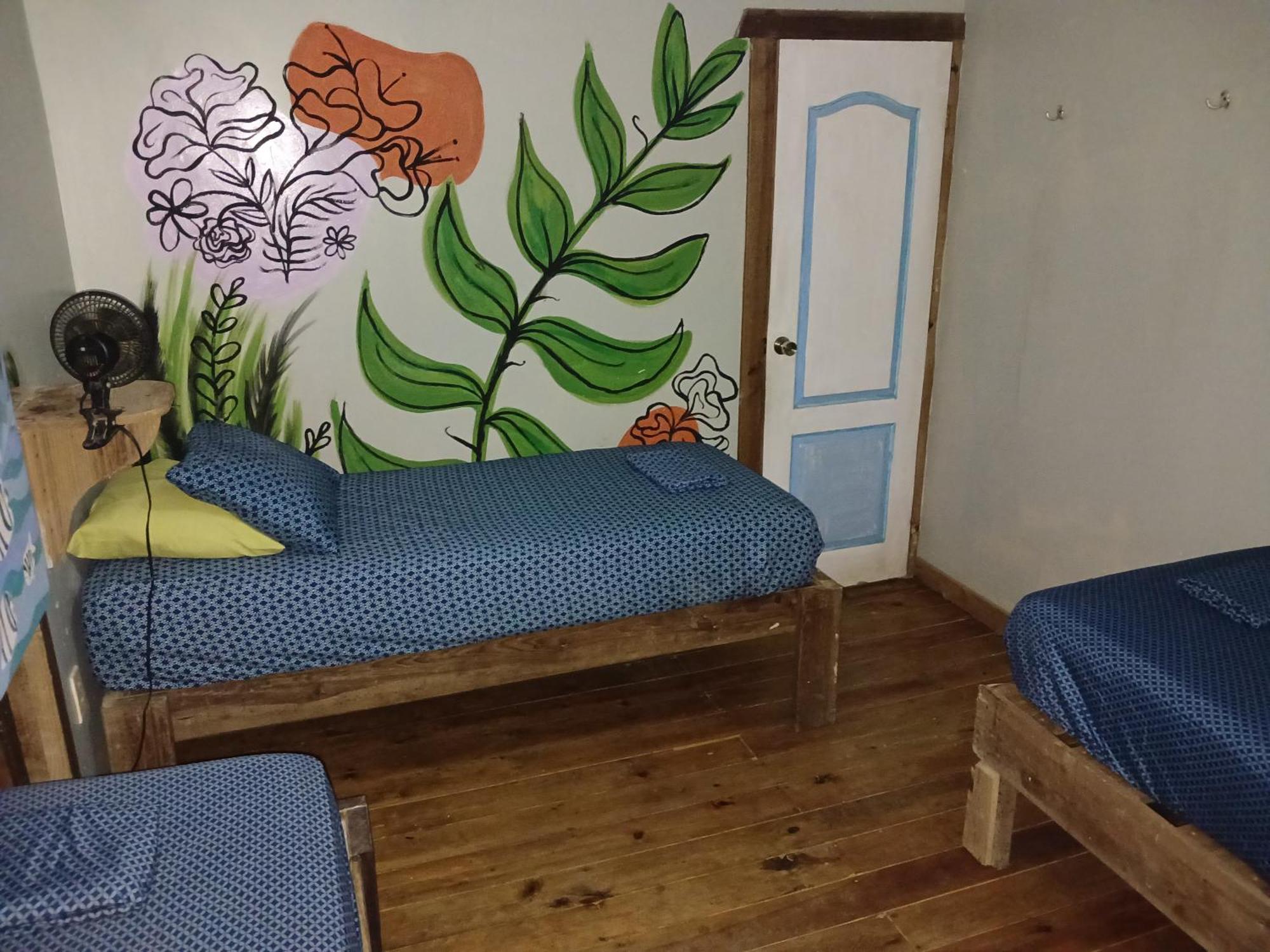 Roatan Backpackers' Hostel Sandy Bay ภายนอก รูปภาพ