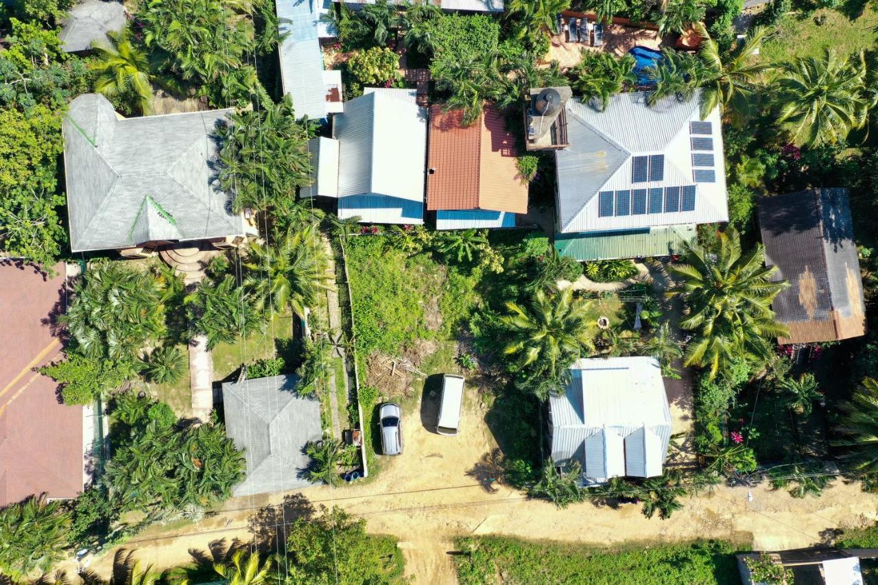 Roatan Backpackers' Hostel Sandy Bay ภายนอก รูปภาพ